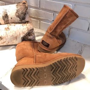 SOLD Women Classic Short Ugg Boots Size 7